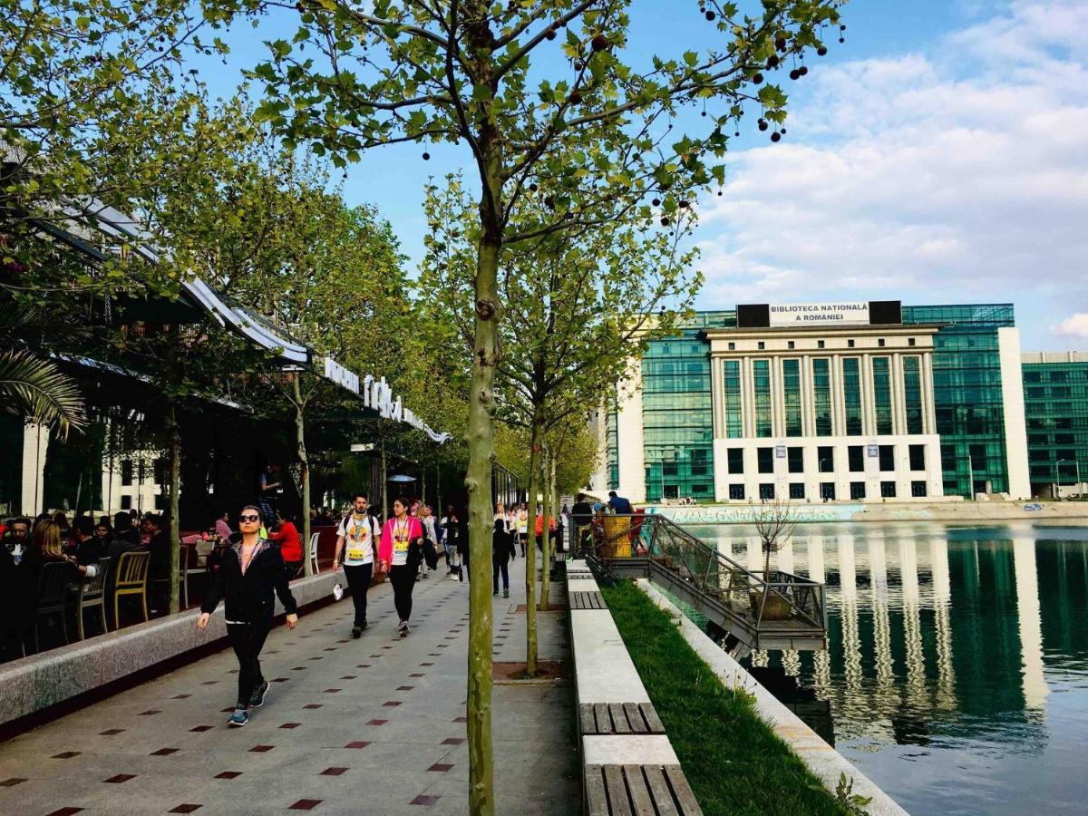 City Center Unirii Square Private Rooms With City View - Shared Amenities Bucharest Exterior photo