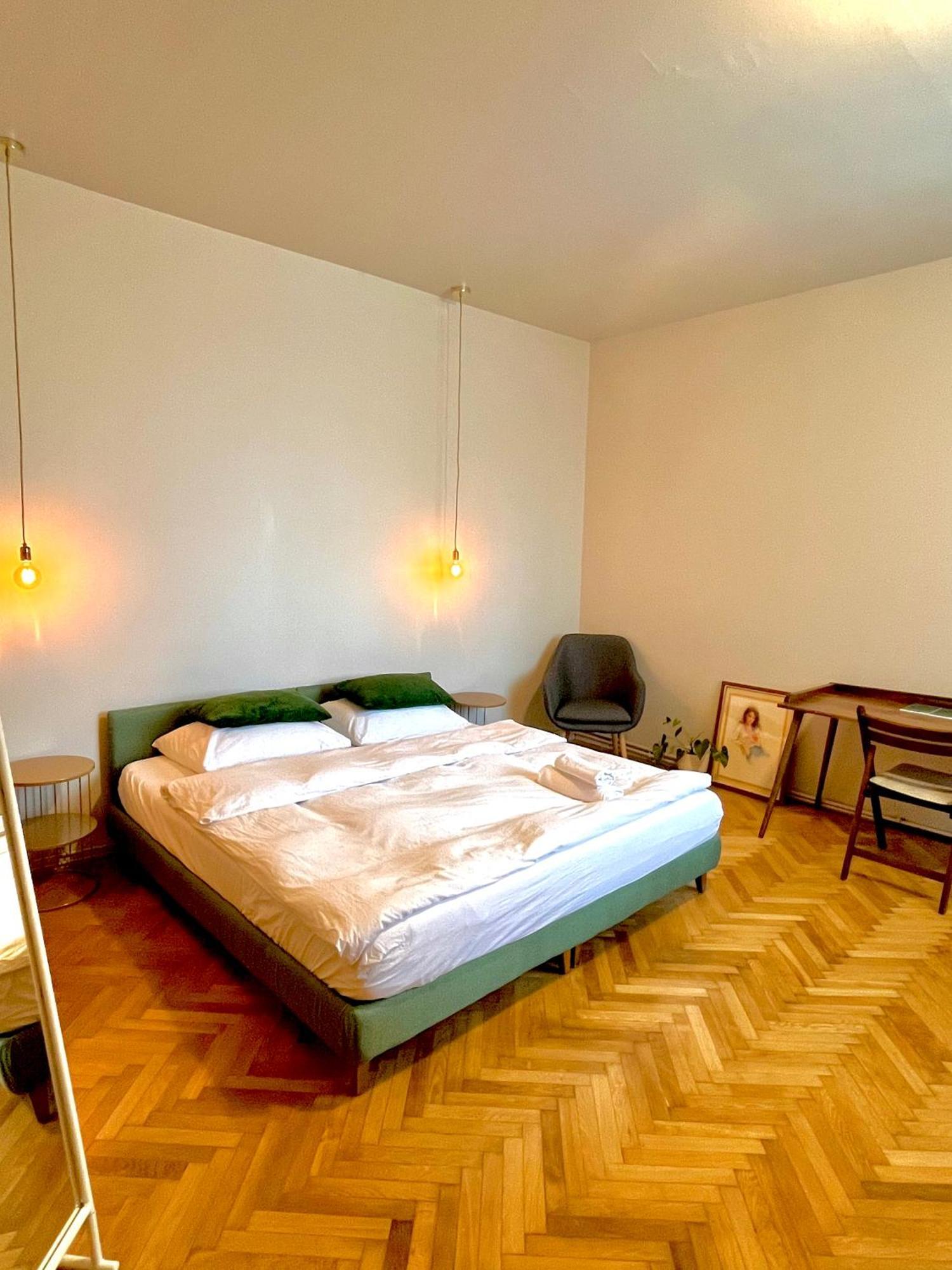 City Center Unirii Square Private Rooms With City View - Shared Amenities Bucharest Exterior photo